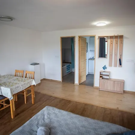 Csabagyoengye Apartment
